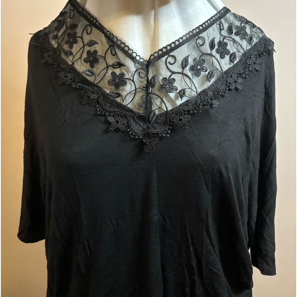 Black lace trimmed, V-neck short sleeve